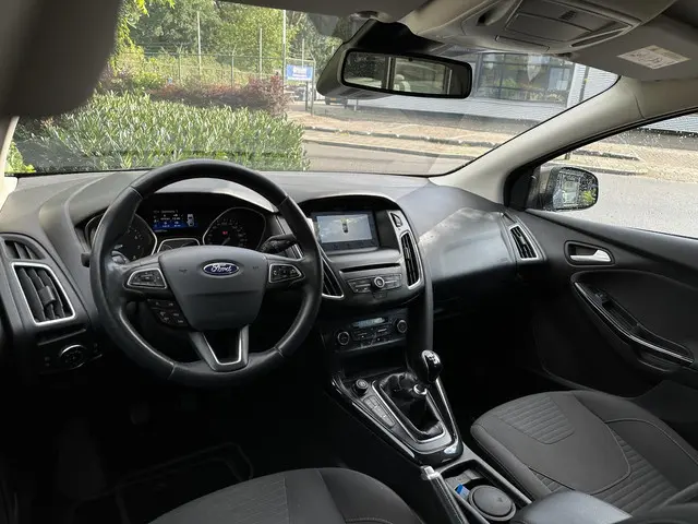 Ford Focus Wagon 1.0 Titanium Keyless Cruise Control Stoelverw. Navi PDC 16''LM