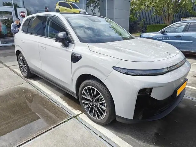 Leapmotor B10