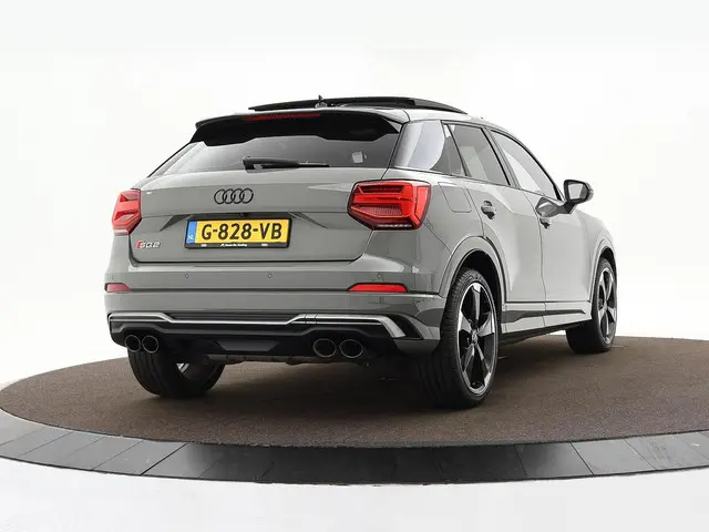 Audi SQ2 2.0 TFSI 300pk S-Tronic · Camera · Panoramadak · Bang & Olufsen · Navigatie · Elek. Achterk...