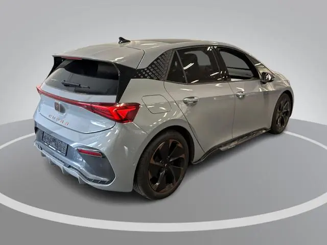 CUPRA Born Business One 204pk 62 kWh · SOH 95,8% · Glazendak · Camera · Apple/Android Car Play · Nav...