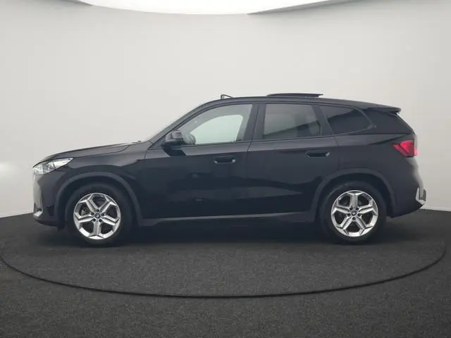 BMW iX1 xDrive30 67 kWh 313pk Dealer O.H. | Trekhaak Af Fabriek | Panodak | Adaptive Cruise | Head U...