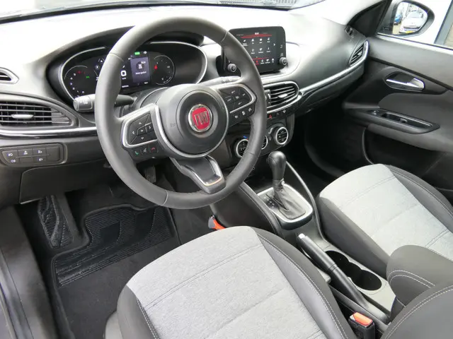 Fiat Tipo Stationwagon Cross 1.5 Hybrid Automaat | Camera | Navigatie | Pack Safety