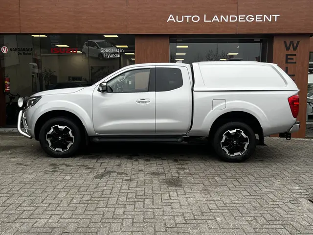 Nissan Navara 2.3 dCi N-Connecta King Cab 3500 kg trekgewicht | Bullbar | Hard top | Lederen bekledi...