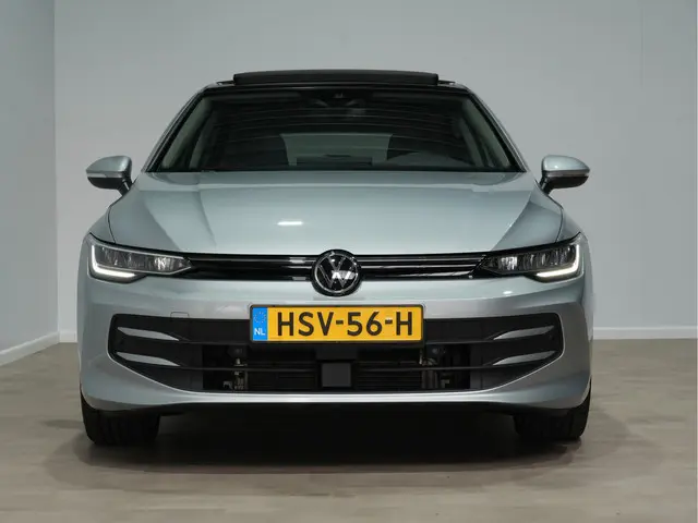 Volkswagen Golf 1.5 eHybrid 204pk Life Edition Panorama Navi via App Camera Massage Acc