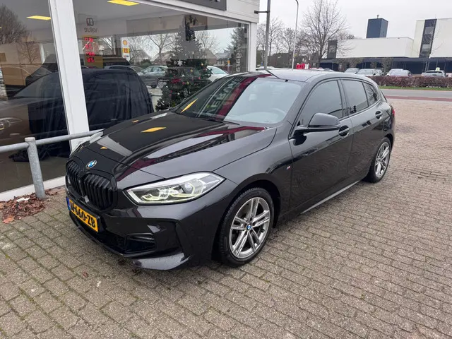 BMW 1-serie 118i High Executive M-Sport
