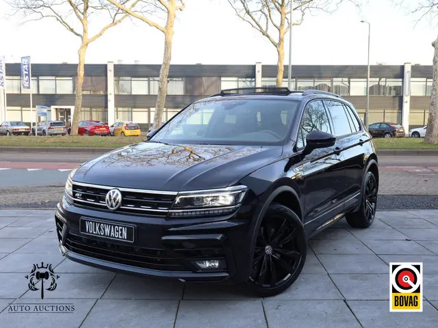 Volkswagen Tiguan 2.0 TSI 4Motion 2x R-Line | Panodak | 360° | Head-up | Keyless | Virtual | Elektri...