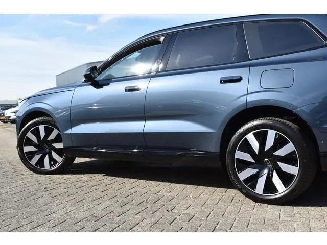 Volvo EX90