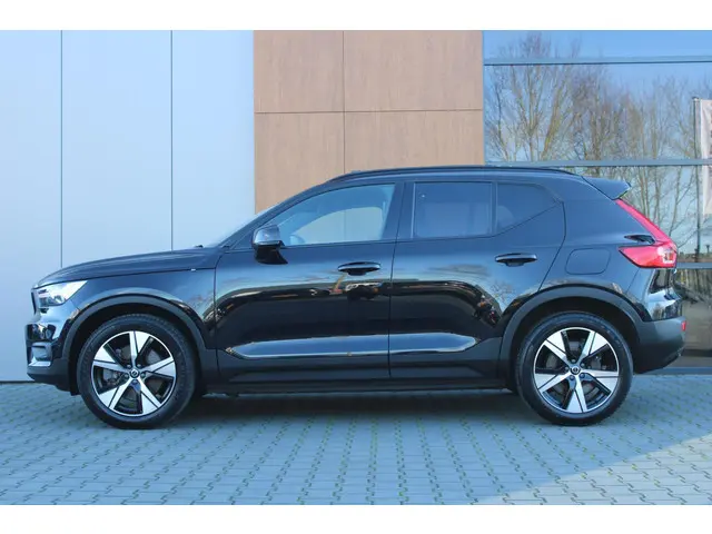 Volvo XC40 Recharge Pro 70kWh | Trekhaak | Pano | H&K Audio