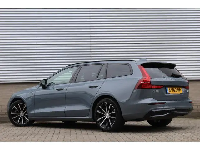 Volvo V60 2.0 T6 Plug-in hybrid AWD Plus Dark SOH 96% | Leder | Pilot Assist | Winter Pack