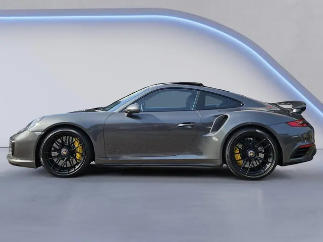 Porsche 911 3.8 Turbo S /Keramische remmen/Burmester/Adapt. Cruise Contr./PASM/Stoelverkoeling/Parke...