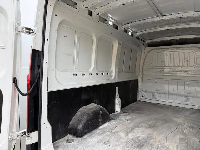 Maxus Deliver9