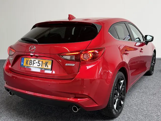 Mazda 3 2.0 SkyActiv-G 165pk SPORTSLINE | NAVI | CAMERA