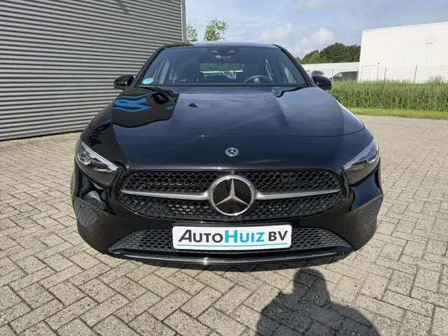 Mercedes-Benz A-klasse 250 e Luxury Line Panoramadak Trekhaak Stuurwielverwarming Carplay ACC 360 gr...