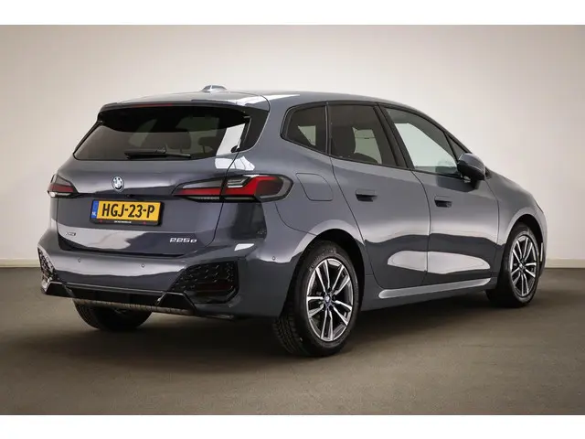 BMW 2-serie Active Tourer 225e xDrive | Individual Storm Bay metallic | PREMIUM PACK | STUURVERWARMI...
