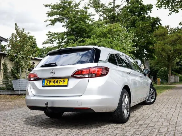 Opel Astra Sports Tourer 1.4 Turbo 120 Jaar Edition Keurig-Onderh. BOVAG-Garantie. NL-Auto.