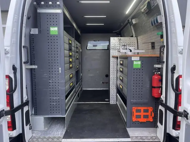 Renault Master T35 2.3 dCi L2H2 146PK Euro 6 Airco Cruise controle Kastinrichting Omvormer Standkach...