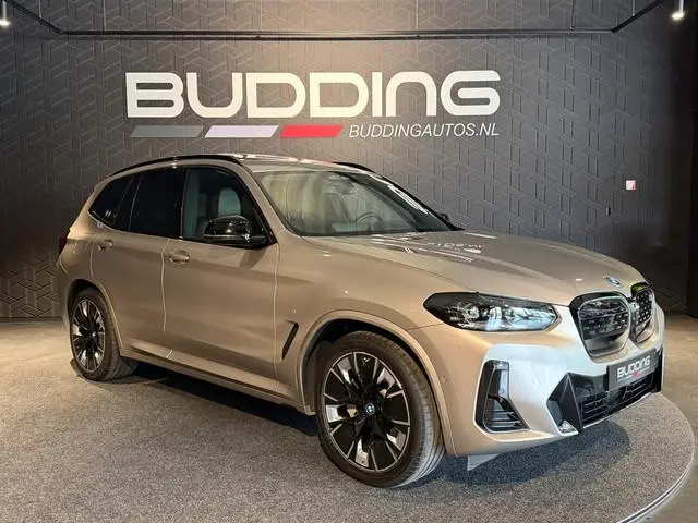 BMW iX3 High Exe 80 kWh | M-sport | Trekhaak | Kaschmir Zilver