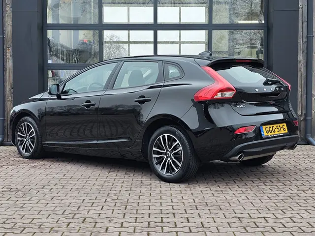 Volvo V40 2.0 T3 Momentum | LED | Navigatie | Cruise | LMV |