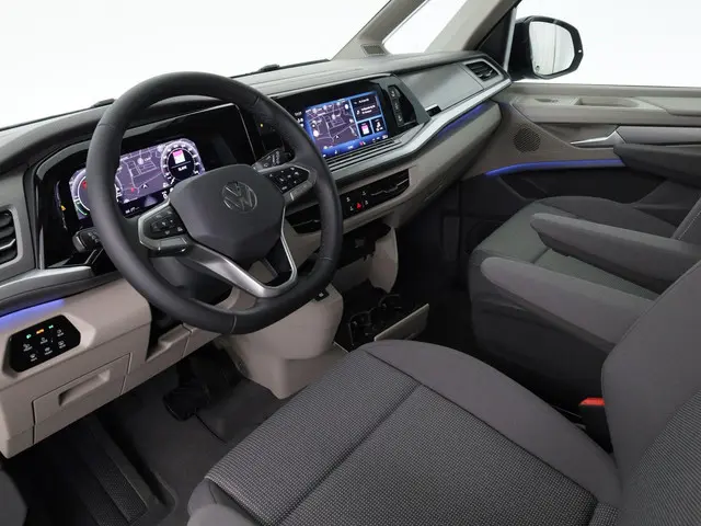 Volkswagen Multivan Bulli Edition 1.5 eHybrid 245 pk L2 | Trekhaak | Stoelverwarming | Voorruitverwa...