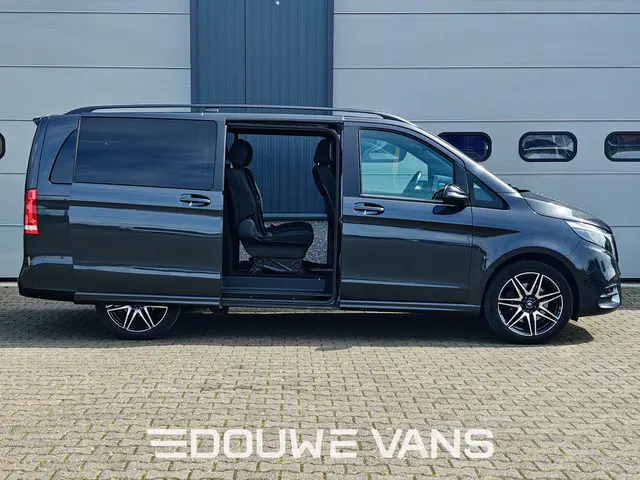 Mercedes-Benz V-Klasse V300 L2 4MATIC AMG LED Lang DAB 239PK Night Pakket Burmester Dubbel Cabine