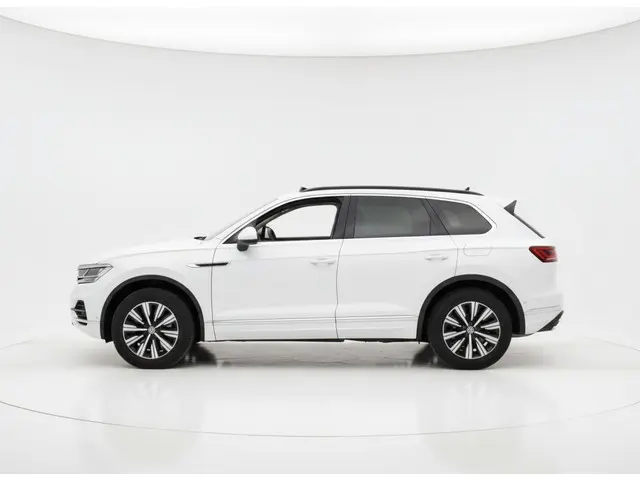 Volkswagen Touareg 3.0 TSi eHybrid  ATMOSPHERE 4MOTION TREKHAAK/HEAD-UP/PANORAMADAK