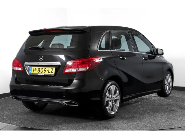 Mercedes-Benz B-klasse 180 122 PK Ambition | Cruise | Stoelverwarming | PDC | NAV | Airco | LM 17" |
