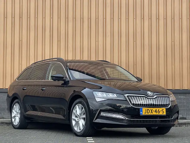 ŠKODA Superb Combi 1.4 TSI iV Business Edition Plus | Lederen bekleding | Cruise Control | Apple carplay | Android auto | Stoelverwarming | 17'' lichtmetaal |