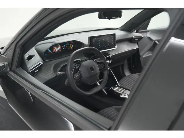 Peugeot e-2008 EV Active 50 kWh | Parkeersensoren | Apple Carplay | Climate Control