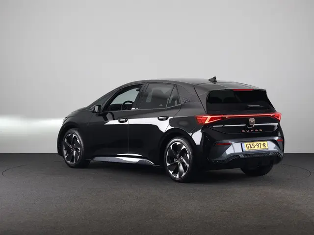 CUPRA Born Business 63 kWh 230 pk | Navigatie | Parkeersensoren | Achteruitrijcamera | Stoel/stuur v...