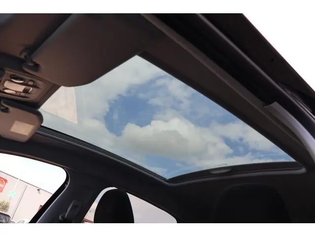 Peugeot 208 1.2 Blue Lease Allure 2e Eigenaar | Volledig Onderh | NAP | BTW | Pano | Navi | Carplay...