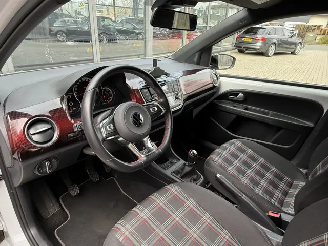 Volkswagen Up! 1.0 TSI 116PK GTI *!* NAVI/ CAMERA/ CRUISE/ 27 DKM/ ECC/ STOELVERWARMING *!*