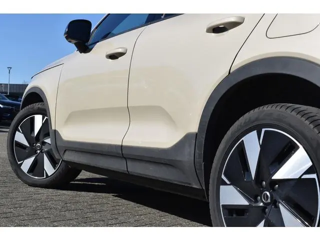 Volvo EX40