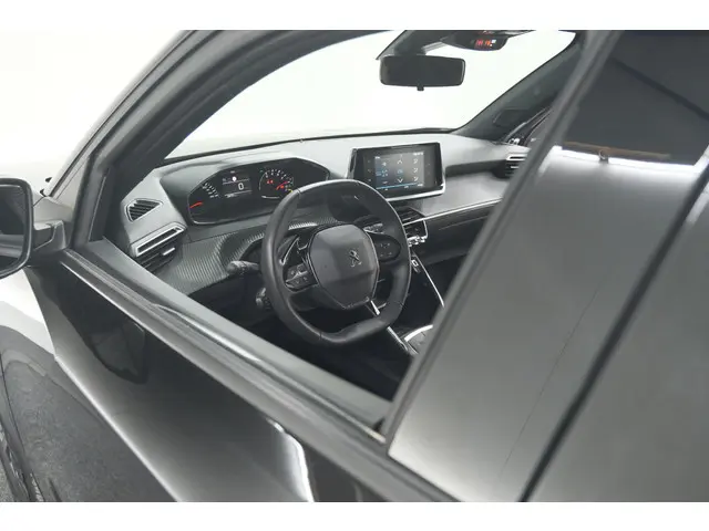 Peugeot 2008 PureTech 130 Active | Camera | Apple Carplay | Parkeersensoren | Stoelverwarming
