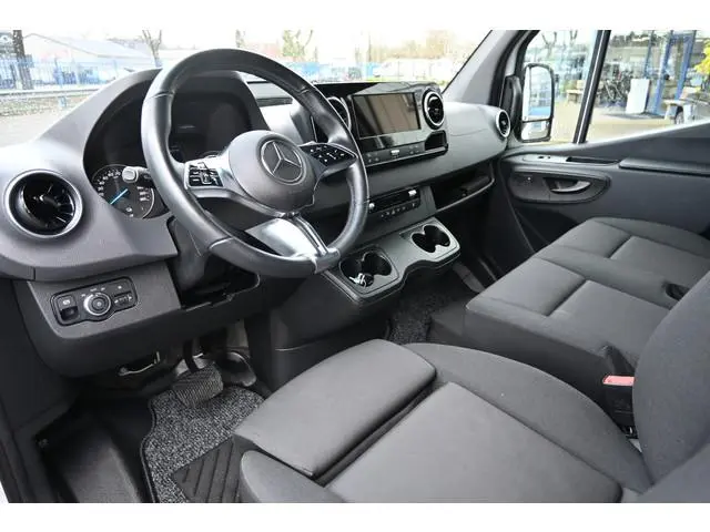 Mercedes-Benz eSprinter 320 L2H2 RWD Pro 81kWh Snellader, Navigatie, Trekhaak, Winterpakket, Etc.