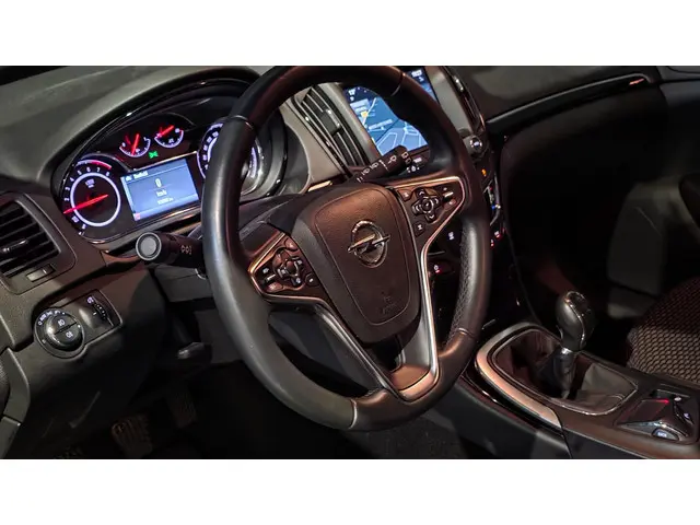 Opel Insignia 1.6 T Edition | Trekhaak | Navigatie | Cruise