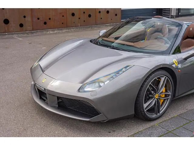 Ferrari 488