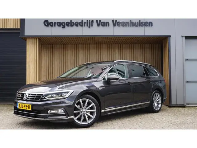 Volkswagen Passat Variant 1.8 TSI 180pk 3x R-Line Pano.Dak Leder DynAudio HUD Trekhaak Sfeerverlicht...