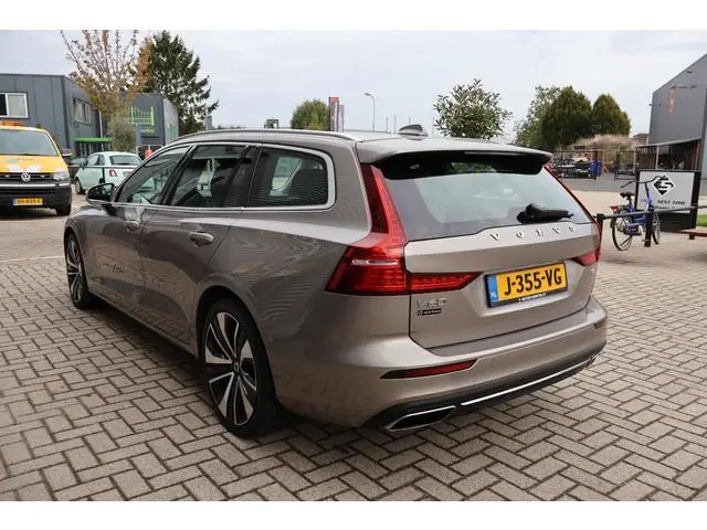 Volvo V60 2.0 T8 Recharge Business Pro 1e Eigenaar | NL-Auto | Dealer Onderh | BTW | 390PK | AWD | W...