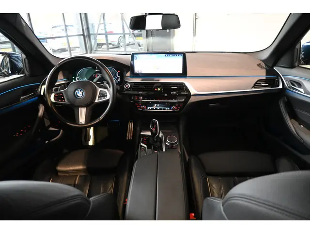 BMW 5-serie Touring 530e xDrive Business Edition Plus M-Pakket Panoramadak Head Up Laser-LED Adaptie...
