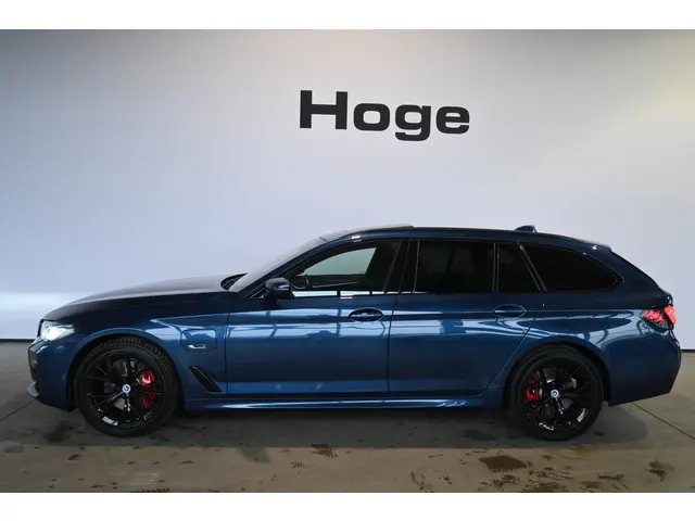 BMW 5-serie Touring 530e xDrive Business Edition Plus M-Pakket Panoramadak Head Up Laser-LED Adaptie...