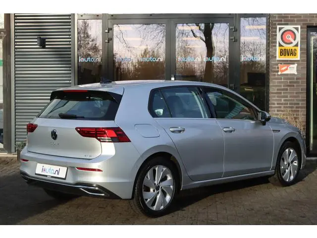 Volkswagen Golf 1.5 eTSI 150pk DSG Style LED+/Keyless/Camera/Elek. stoel+mem/ACC/Dodehoek/17"