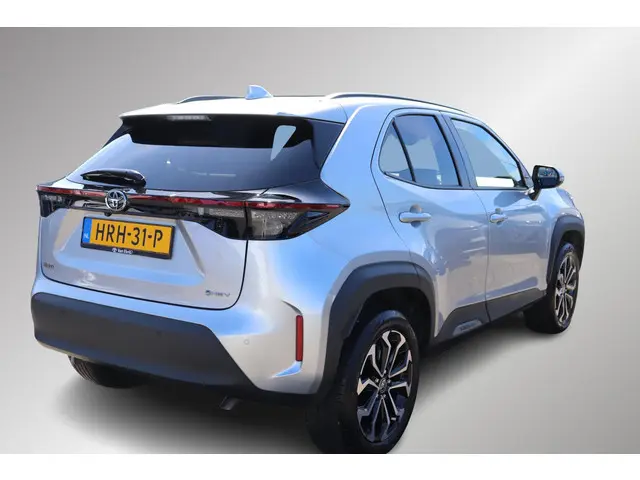 Toyota Yaris Cross 1.5 Hybrid 115 First Edition, Comfort pack, Stoel & Stuur verwarming, BSM, Parkee...
