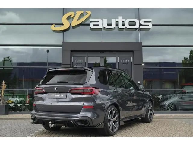 BMW X5 xDrive45e 394pk M-sport Panoramadak 4-wielsturing *SOH 90%* Trekhaak Nappaleder Comfortzetels...