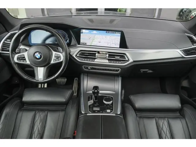 BMW X5 xDrive45e 394pk M-sport Panoramadak 4-wielsturing *SOH 90%* Trekhaak Nappaleder Comfortzetels...