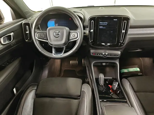 Volvo XC40 Recharge P8 AWD R-Design 1e Eigenaar | Dealer Onderh | BTW | NL-Auto | SOH89% | Trekhaak...