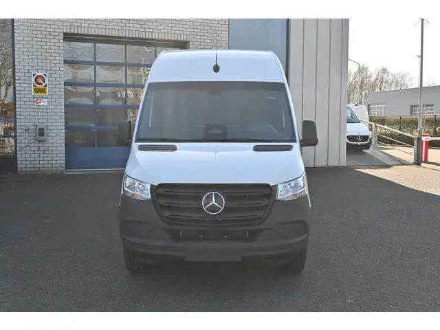 Mercedes-Benz eSprinter 314 L2H2 Pro 56kWh Snel laden, Trekhaak, Etc.