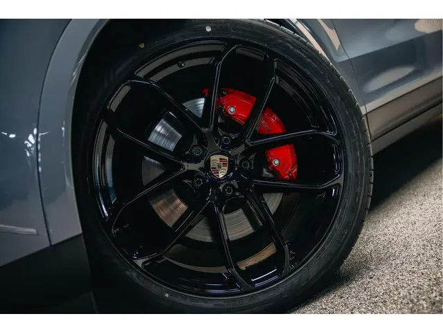 Porsche Cayenne Coupé 3.0 E-Hybrid | Sport Chrono | Trekhaak | Sportuitlaat | 360 camera |