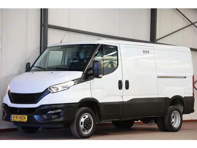 Iveco Daily 35C18HV 3.0 180PK L2H1 DUBBEL LUCHT
