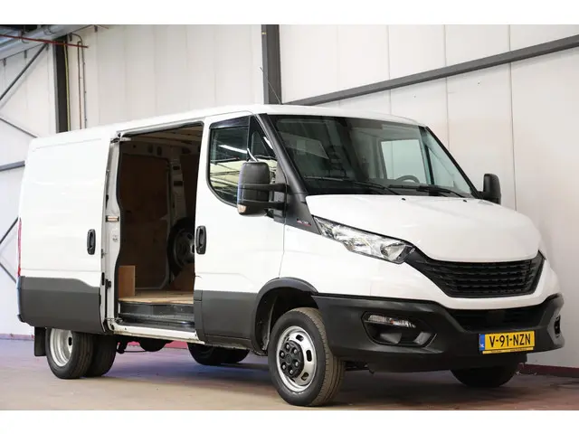 Iveco Daily 35C18HV 3.0 180PK L2H1 DUBBEL LUCHT