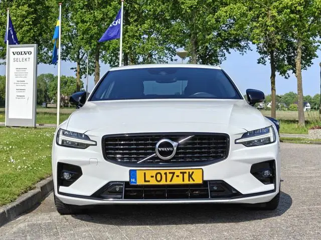 Volvo S60 B4 211PK R-Design | BLIS | Adapt. Cruise | Stoel/Stuur verwarm. | H&K | Trekhaak |